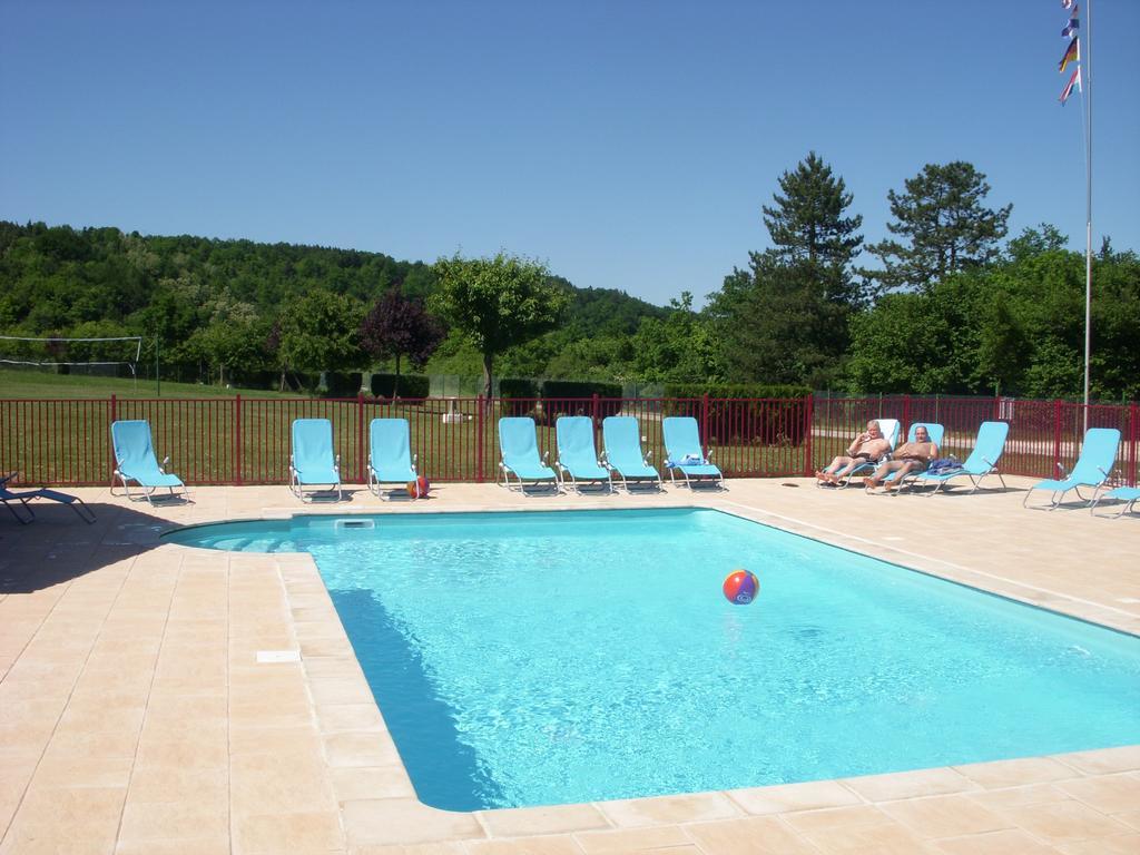 Camping De La Pelouse Jaulny Екстериор снимка